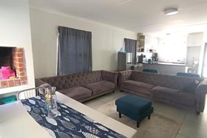 3 Bedroom Property for Sale in Peerless Park North Western Cape